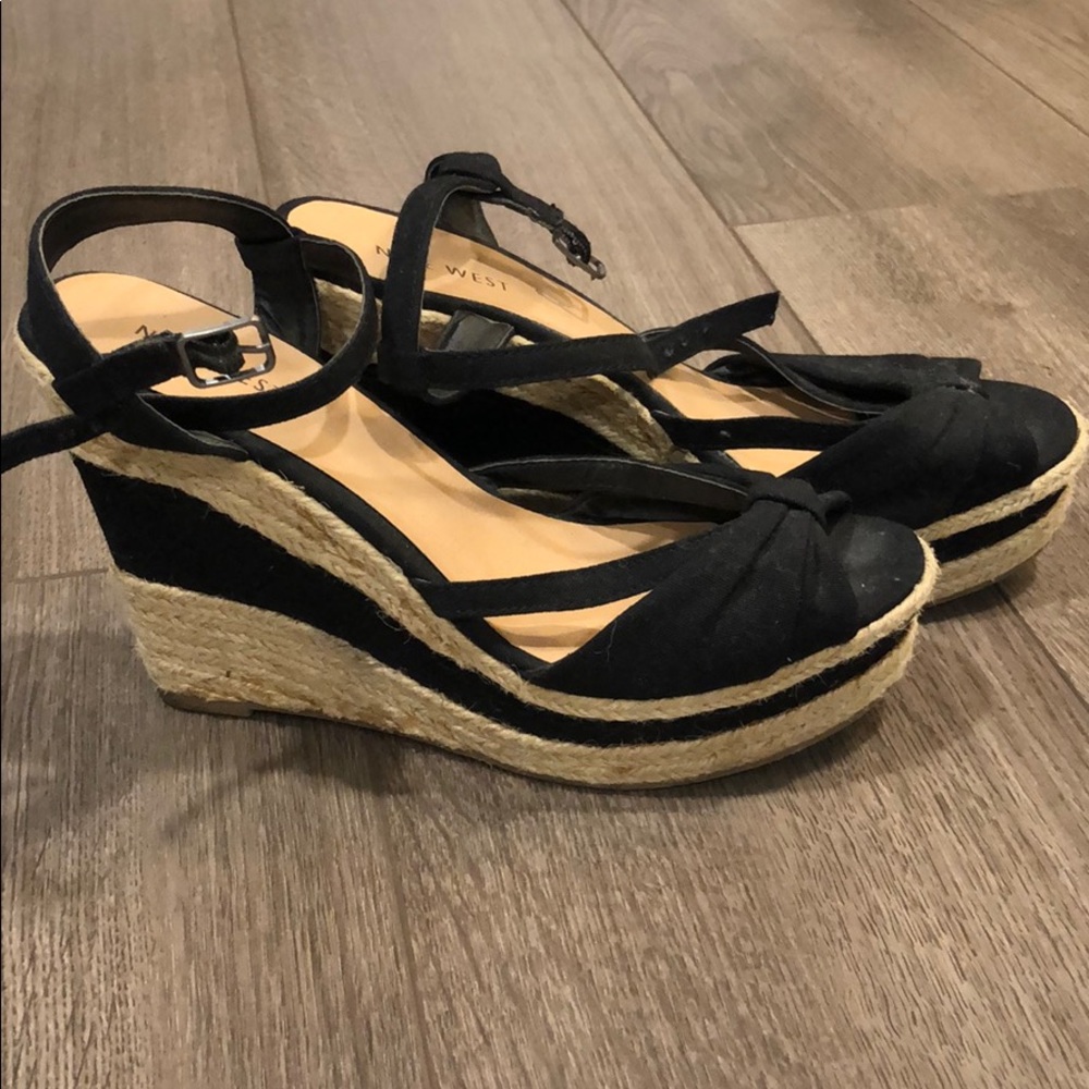 Black wedges